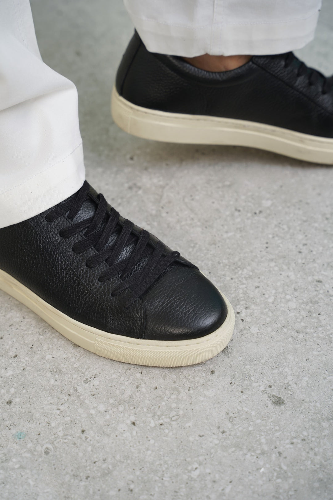 BLACK LEATHER SNEAKERS