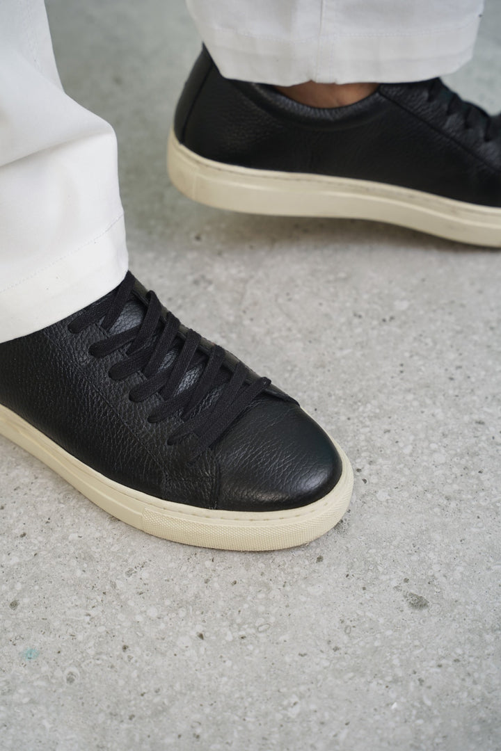 BLACK LEATHER SNEAKERS