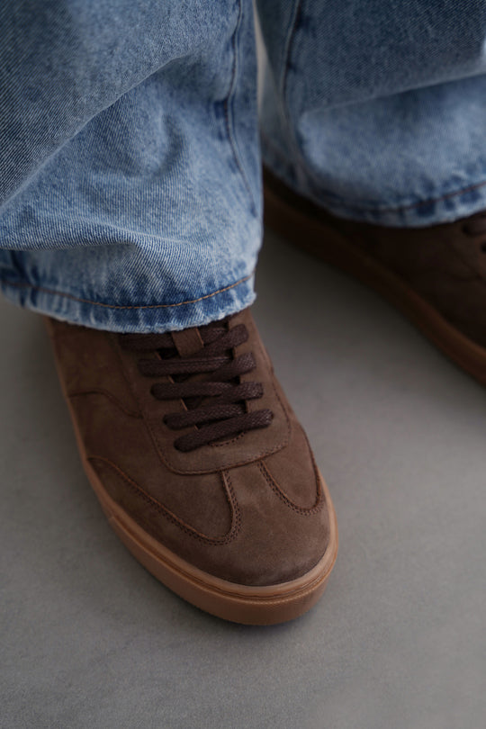 BROWN LACE-UP LEATHER SNEAKER
