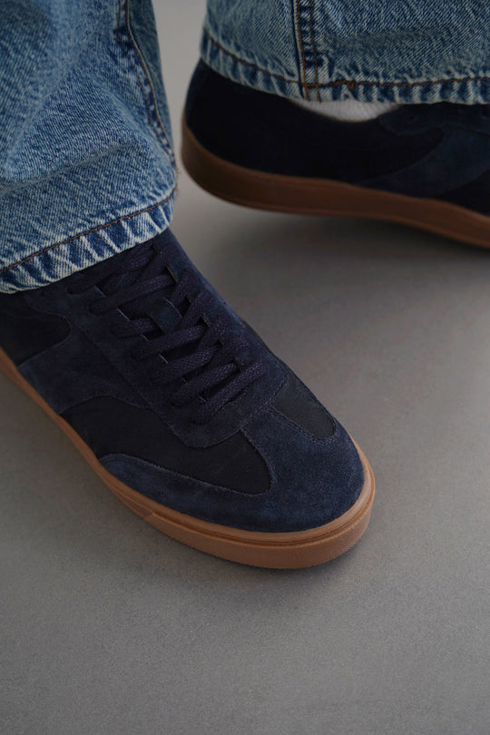NAVY LACE-UP LEATHER SNEAKER