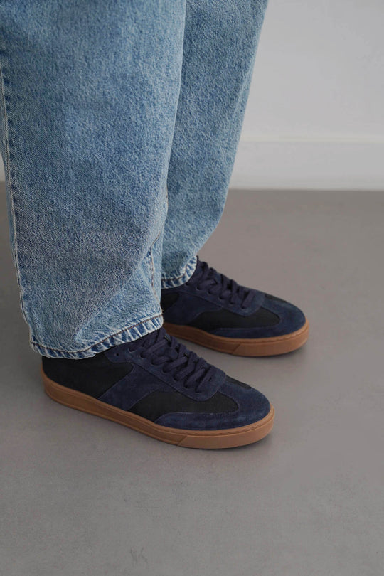 NAVY LACE-UP LEATHER SNEAKER
