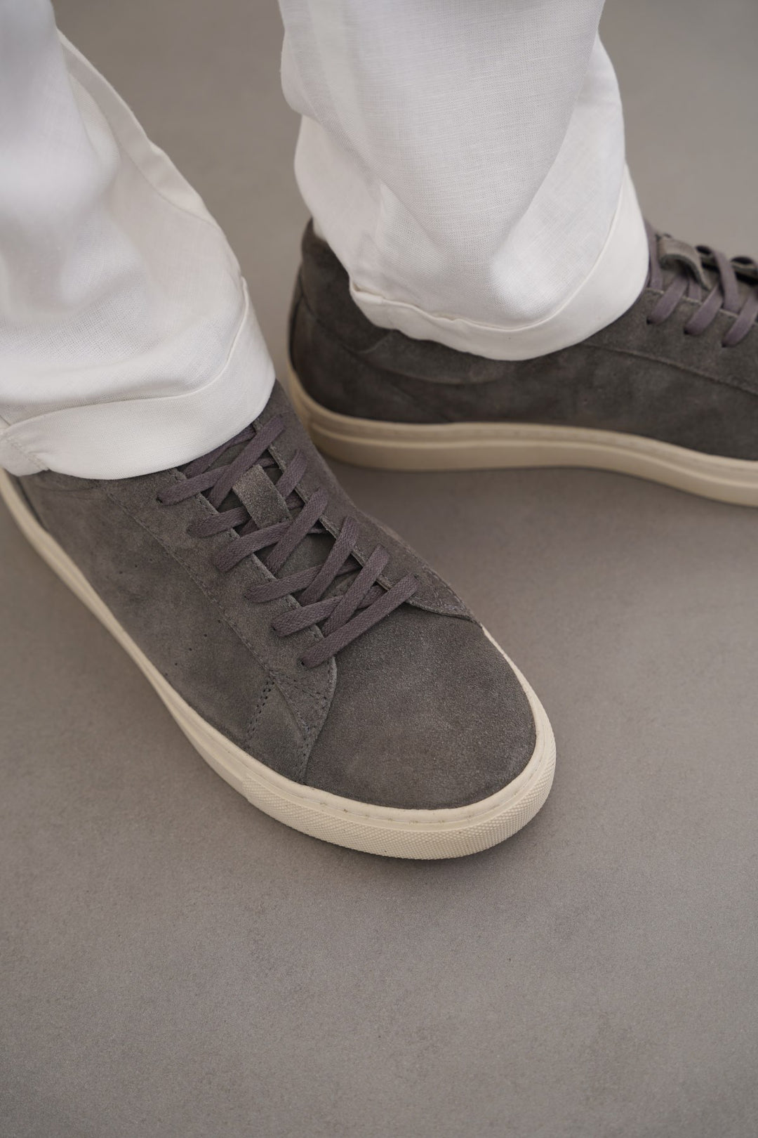 GREY LACE-UP LEATHER SNEAKERS