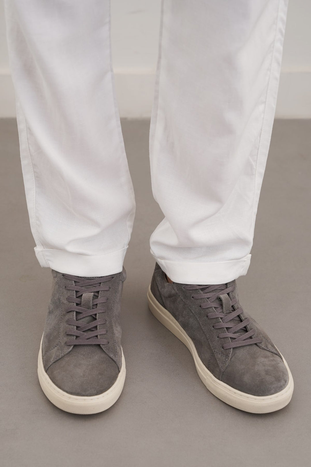 GREY LACE-UP LEATHER SNEAKERS