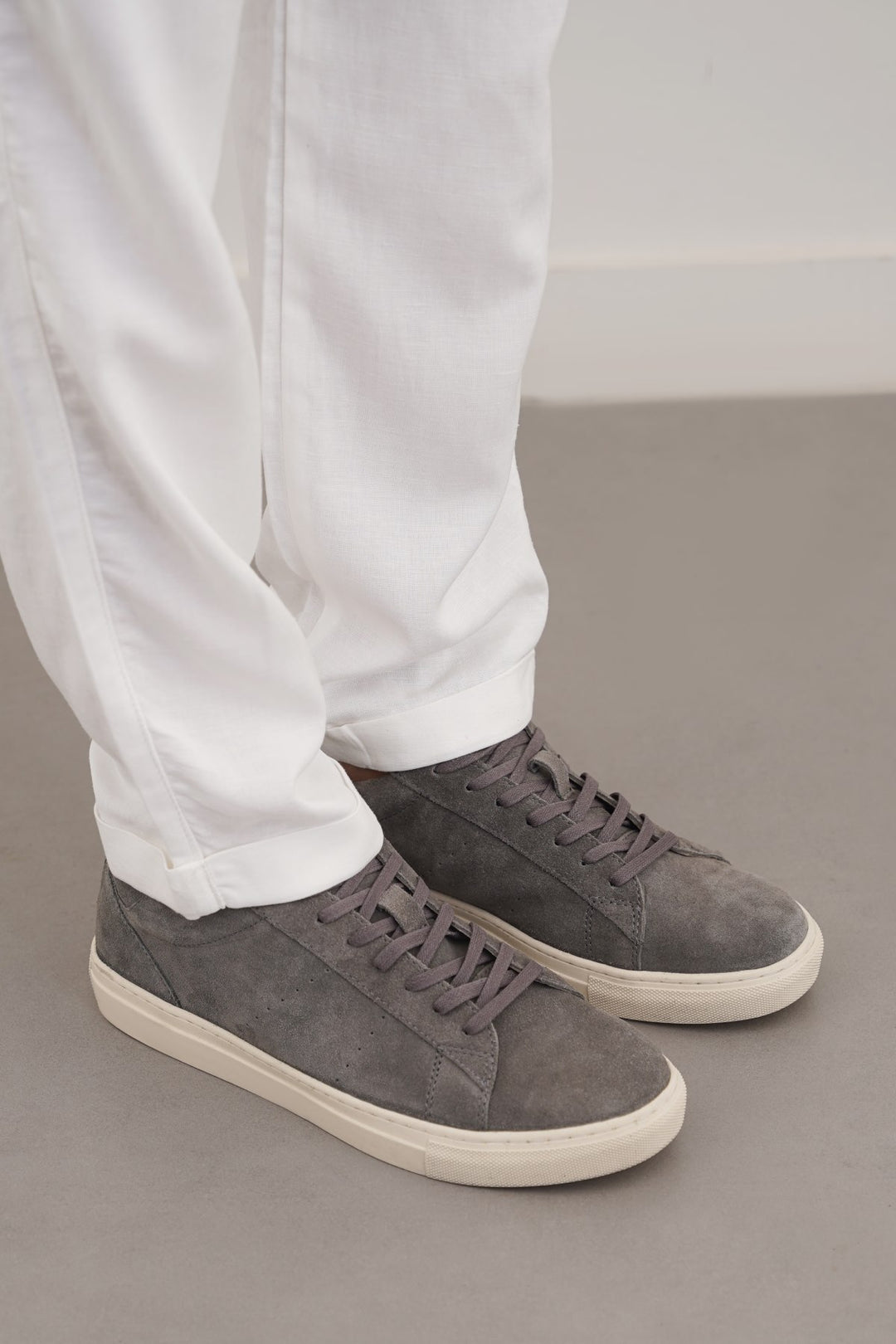 GREY LACE-UP LEATHER SNEAKERS