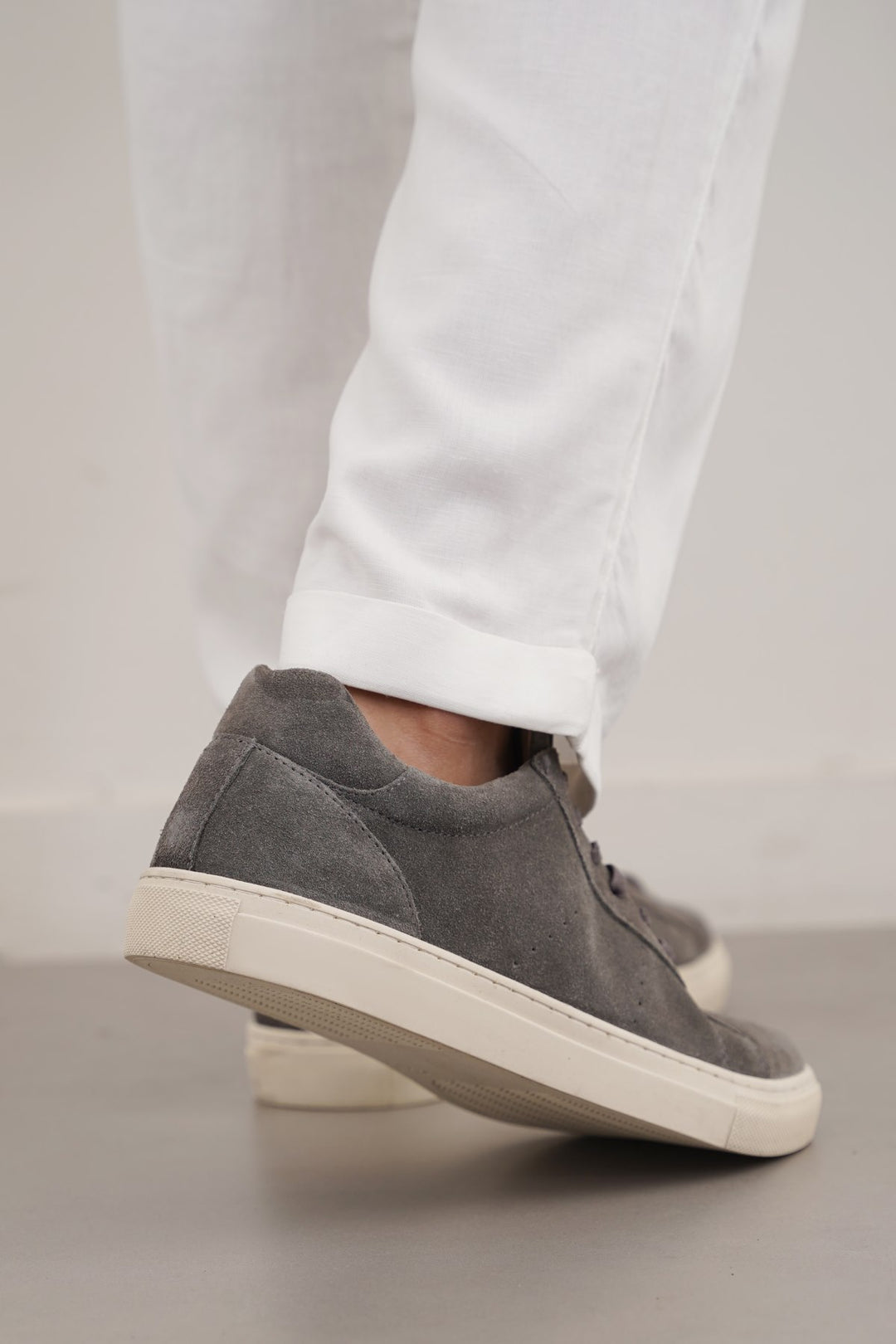 GREY LACE-UP LEATHER SNEAKERS