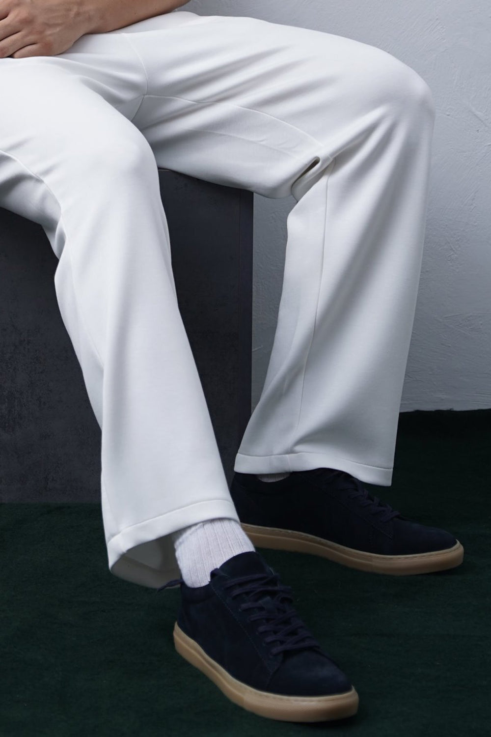 NAVY LACE-UP LEATHER SNEAKERS
