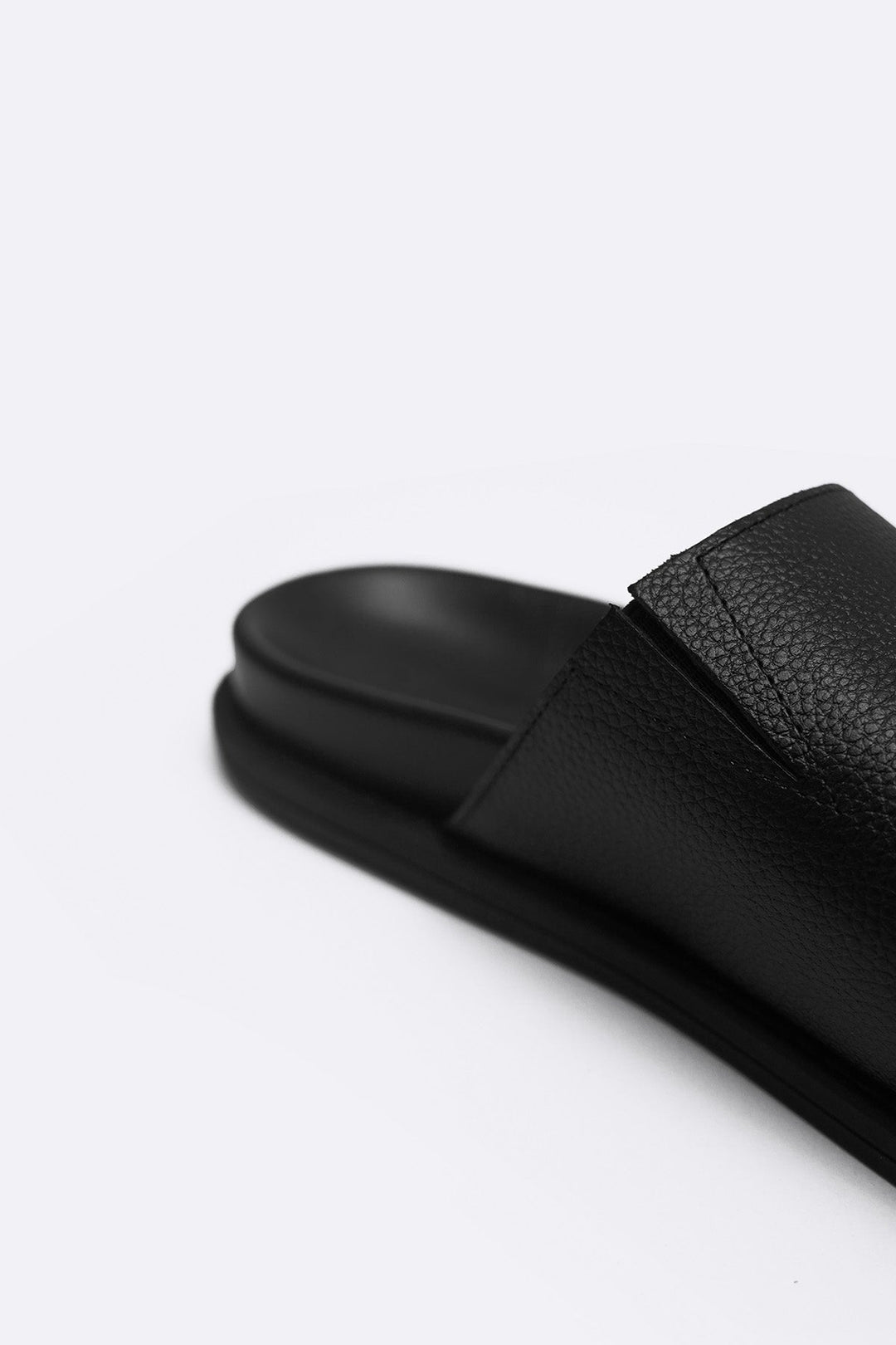 BLACK TOE LOOP LEATHER SLIDE