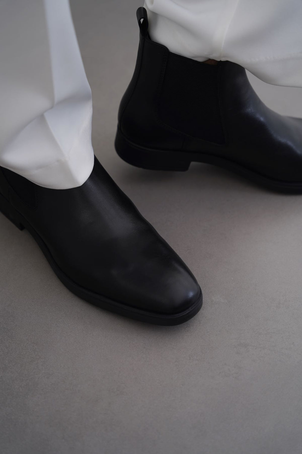 BLACK CLASSIC BLACK LEATHER CHELSEA BOOTS