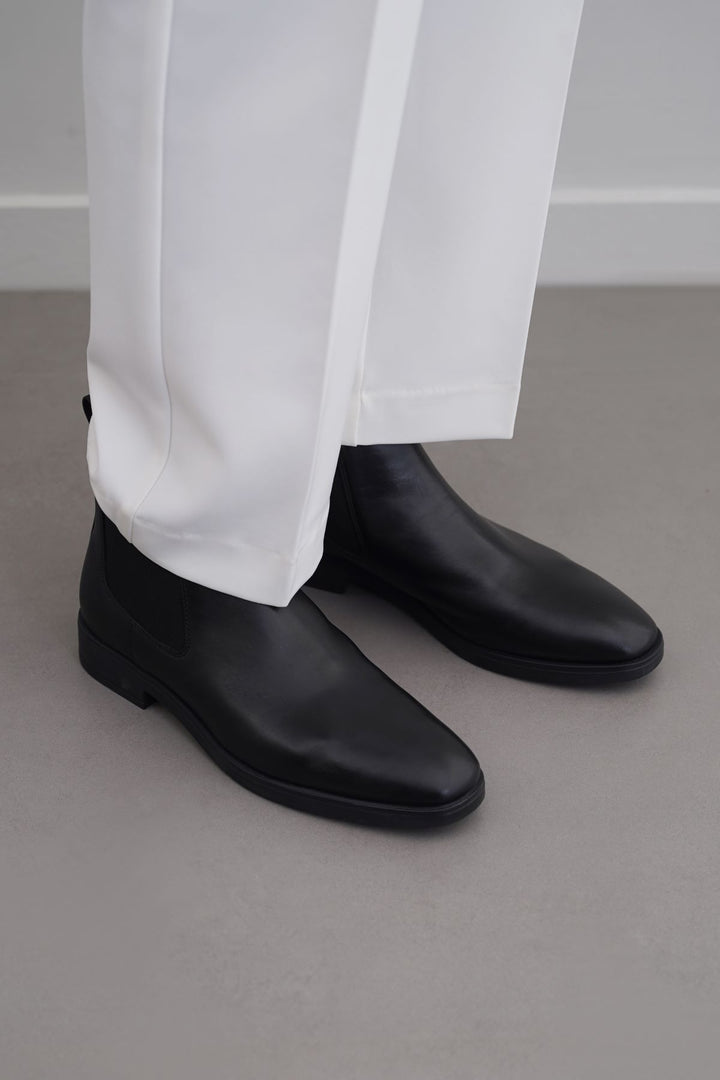 BLACK CLASSIC BLACK LEATHER CHELSEA BOOTS