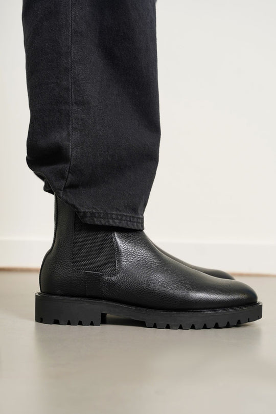 BLACK CLASSIC BLACK LEATHER CHELSEA BOOTS