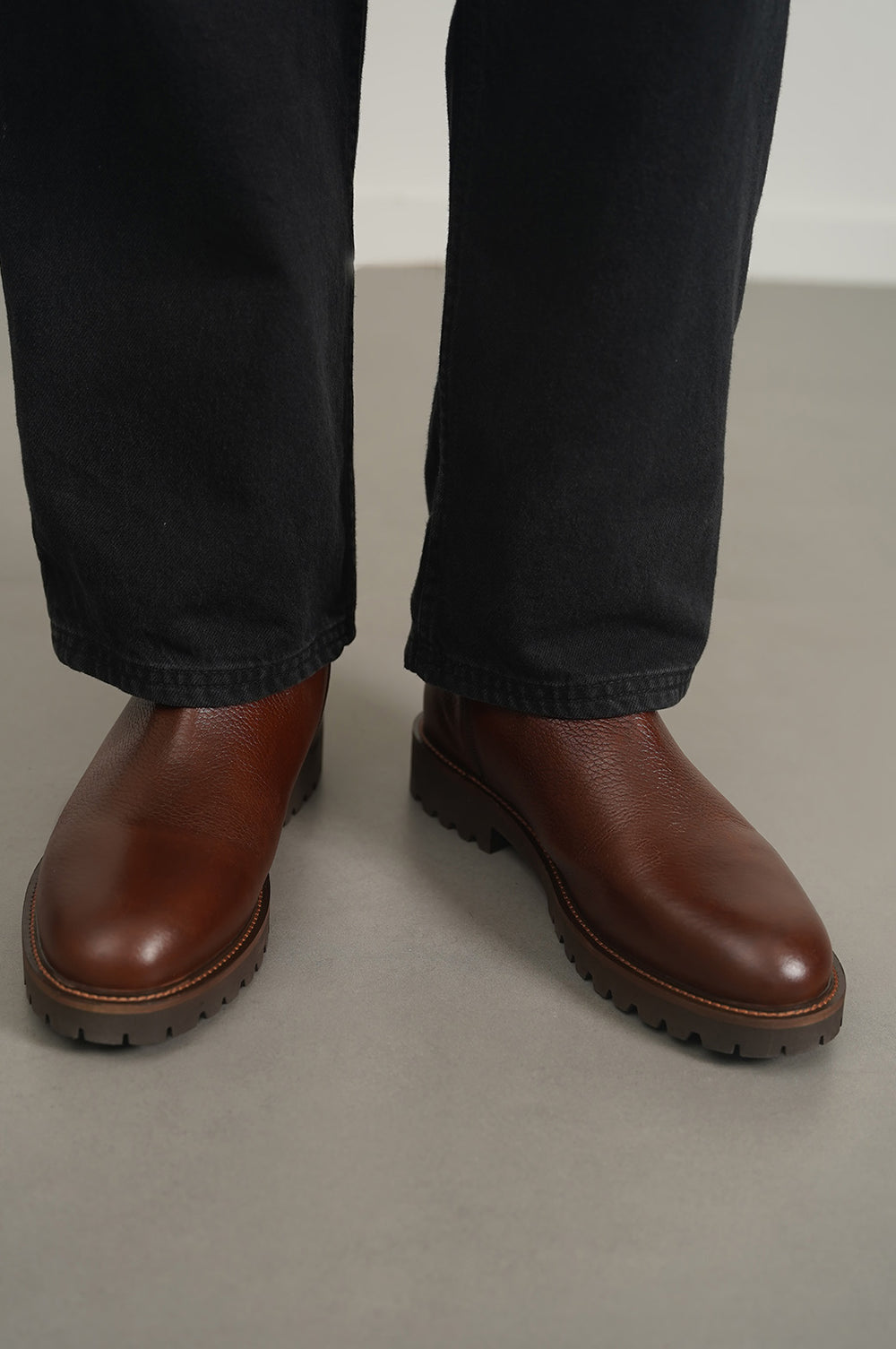 BROWN TEXTURED LEATHER CHELSEAS