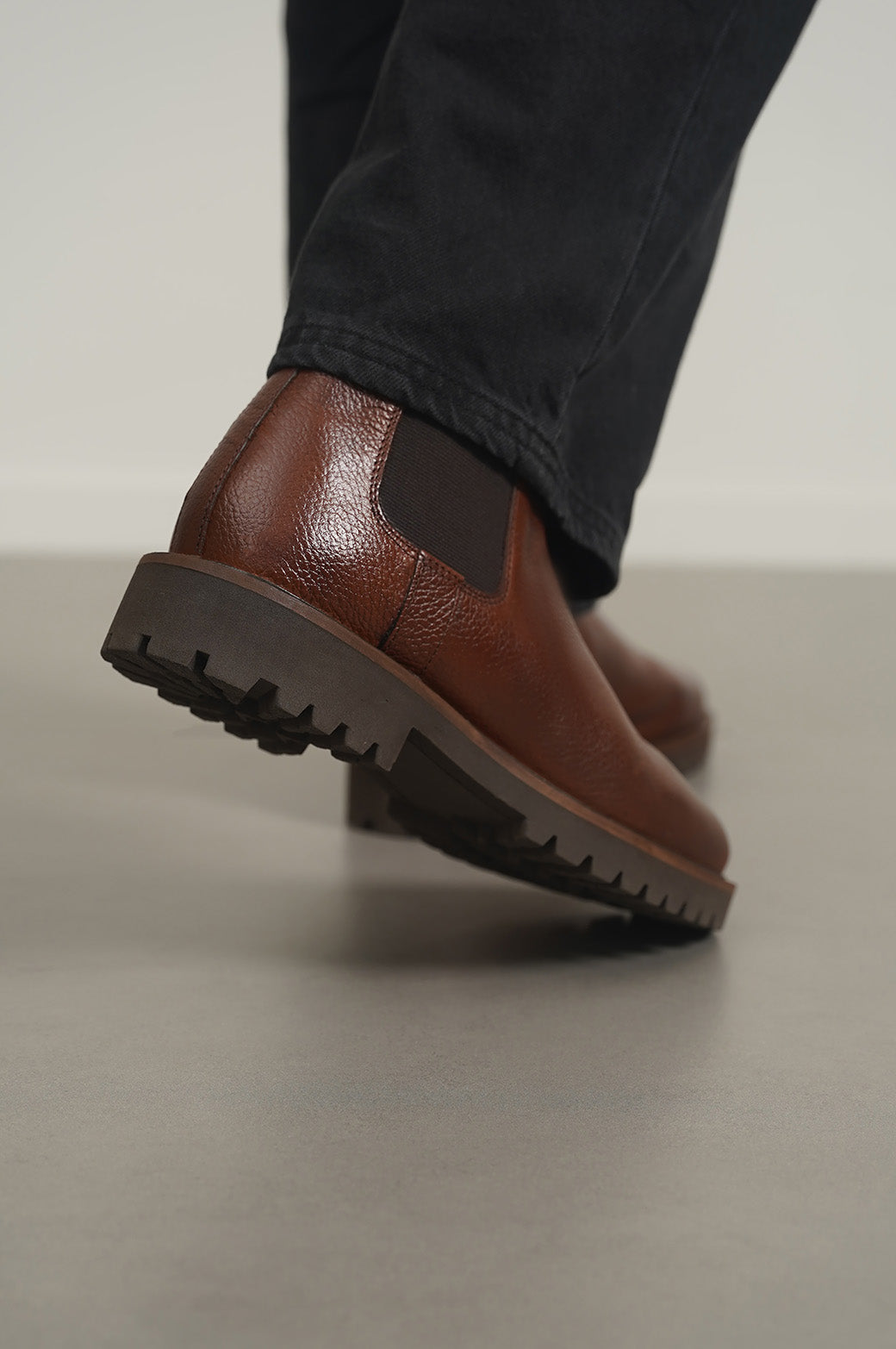 BROWN TEXTURED LEATHER CHELSEAS