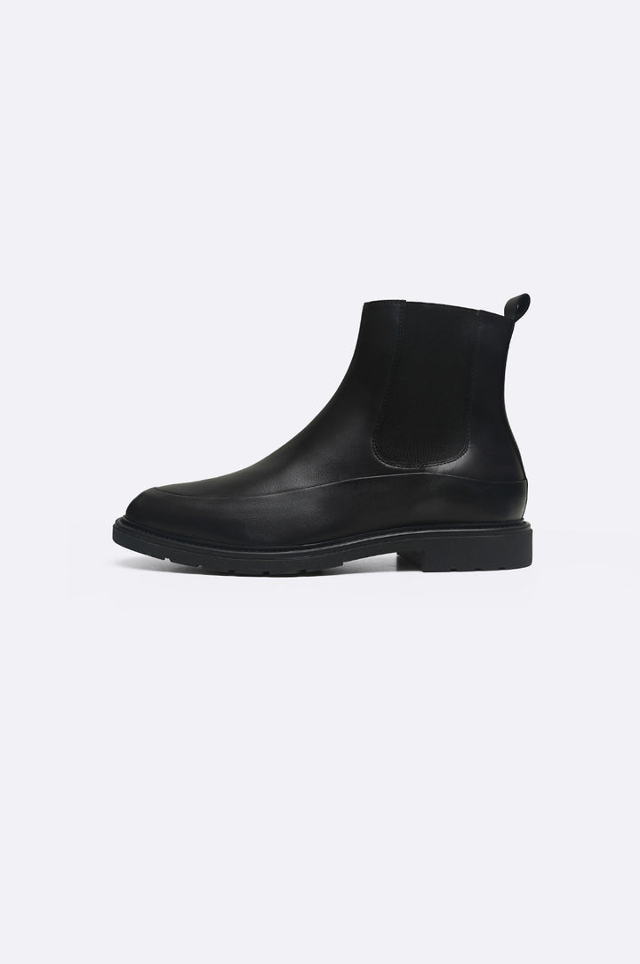 BLACK LEATHER CHELSEA BOOTS