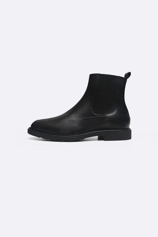 BLACK CLASSIC BLACK LEATHER CHELSEA BOOTS