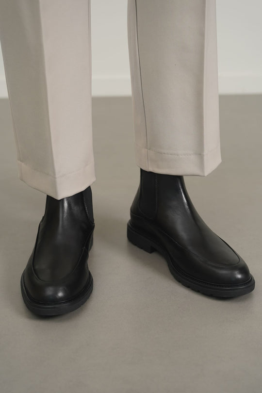 BLACK CLASSIC BLACK LEATHER CHELSEA BOOTS