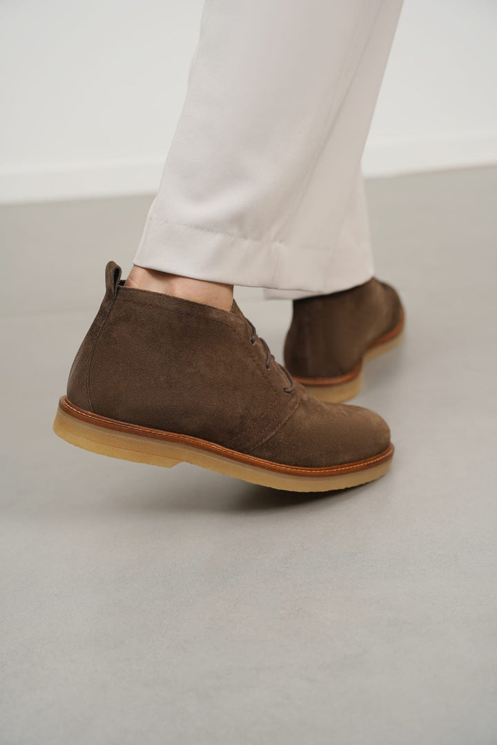 DARK BROWN SUEDE CHUKKA BOOTS