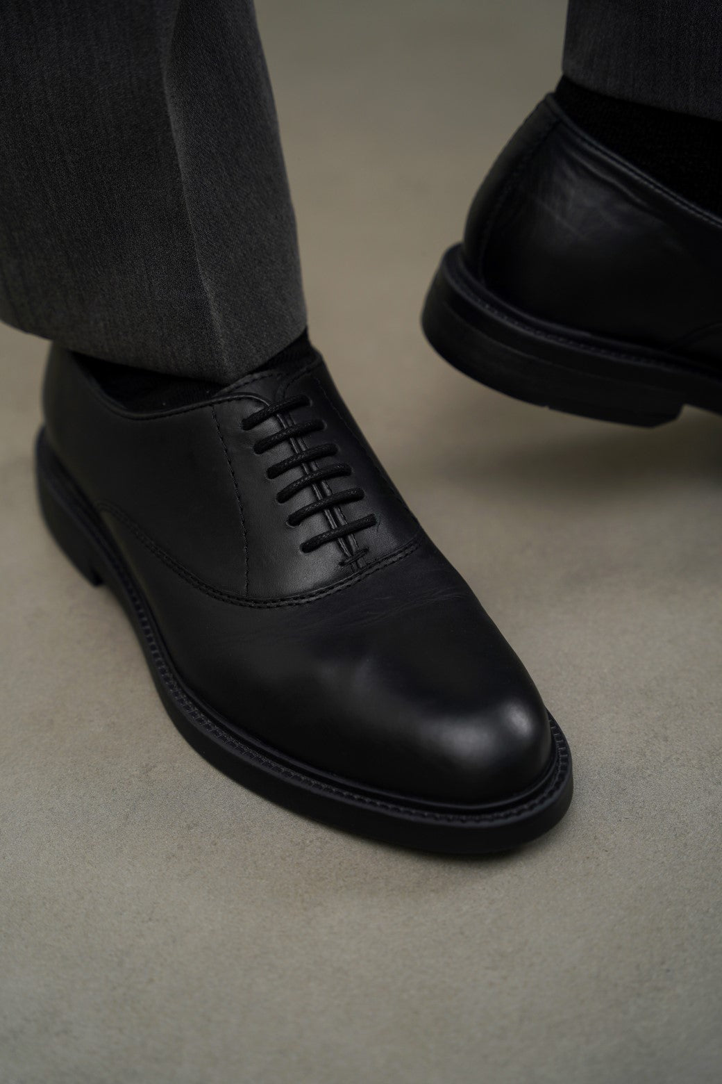 BLACK LEATHER OXFORD SHOES