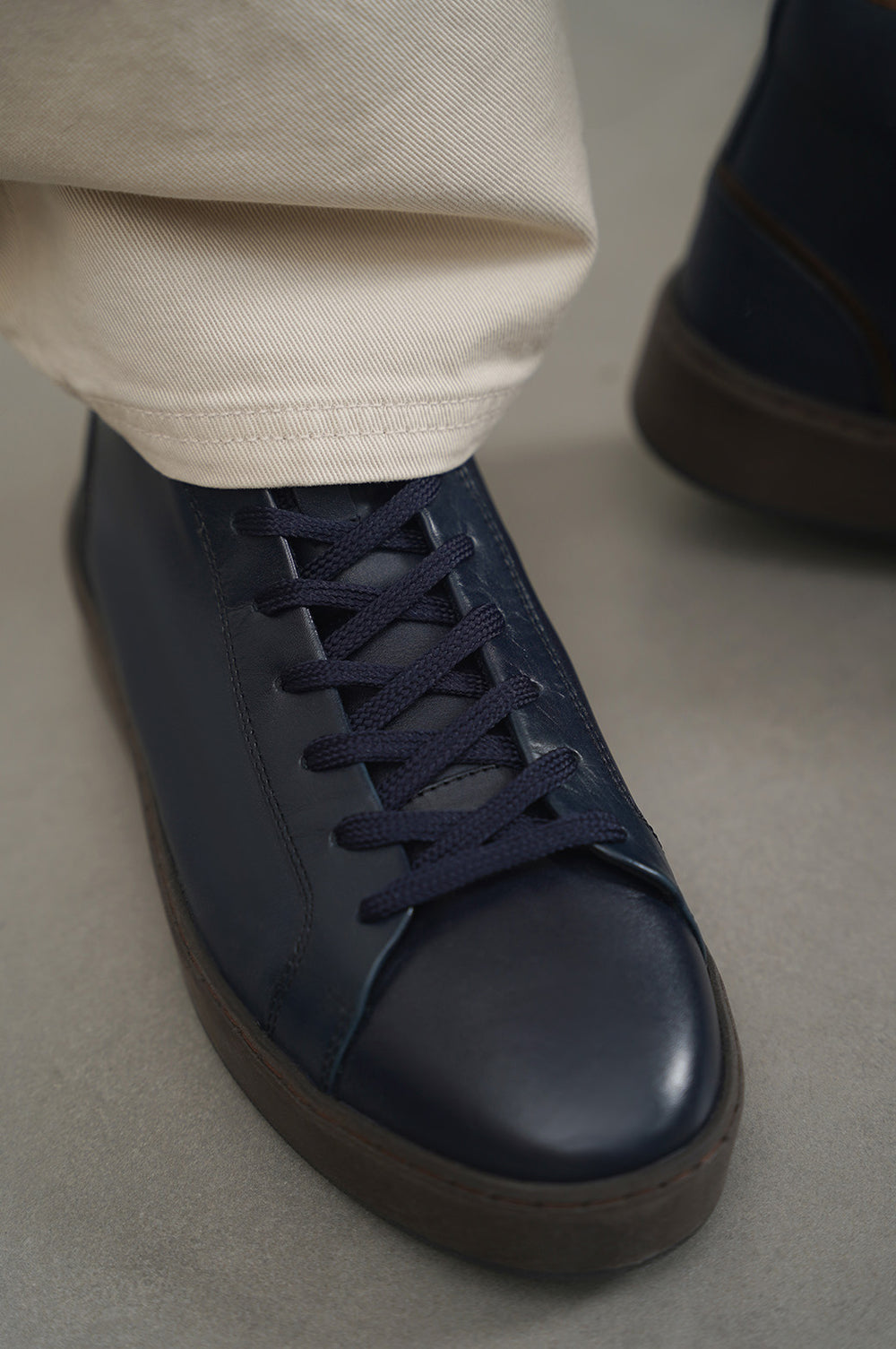 NAVY HIGH-TOP LEATHER SNEAKERS