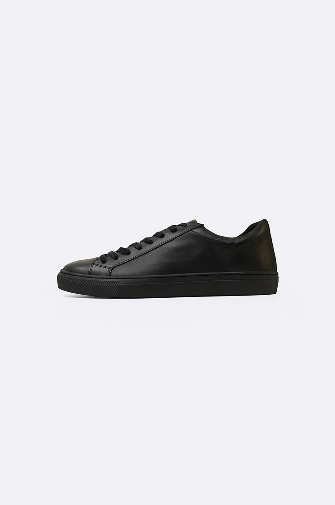 BLACK SLEEK LEATHER SNEAKERS