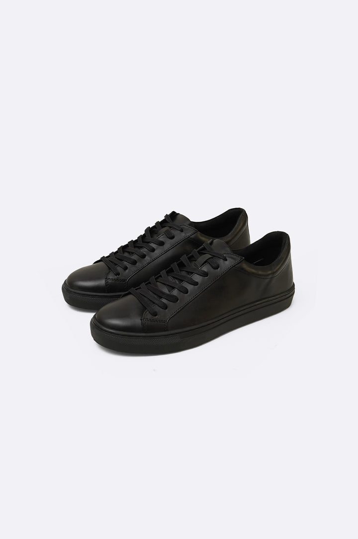 BLACK SLEEK LEATHER SNEAKERS