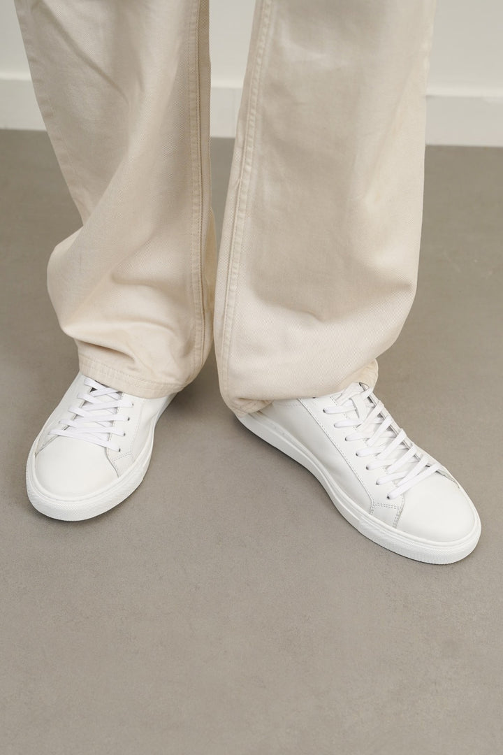 WHITE SLEEK LEATHER SNEAKERS