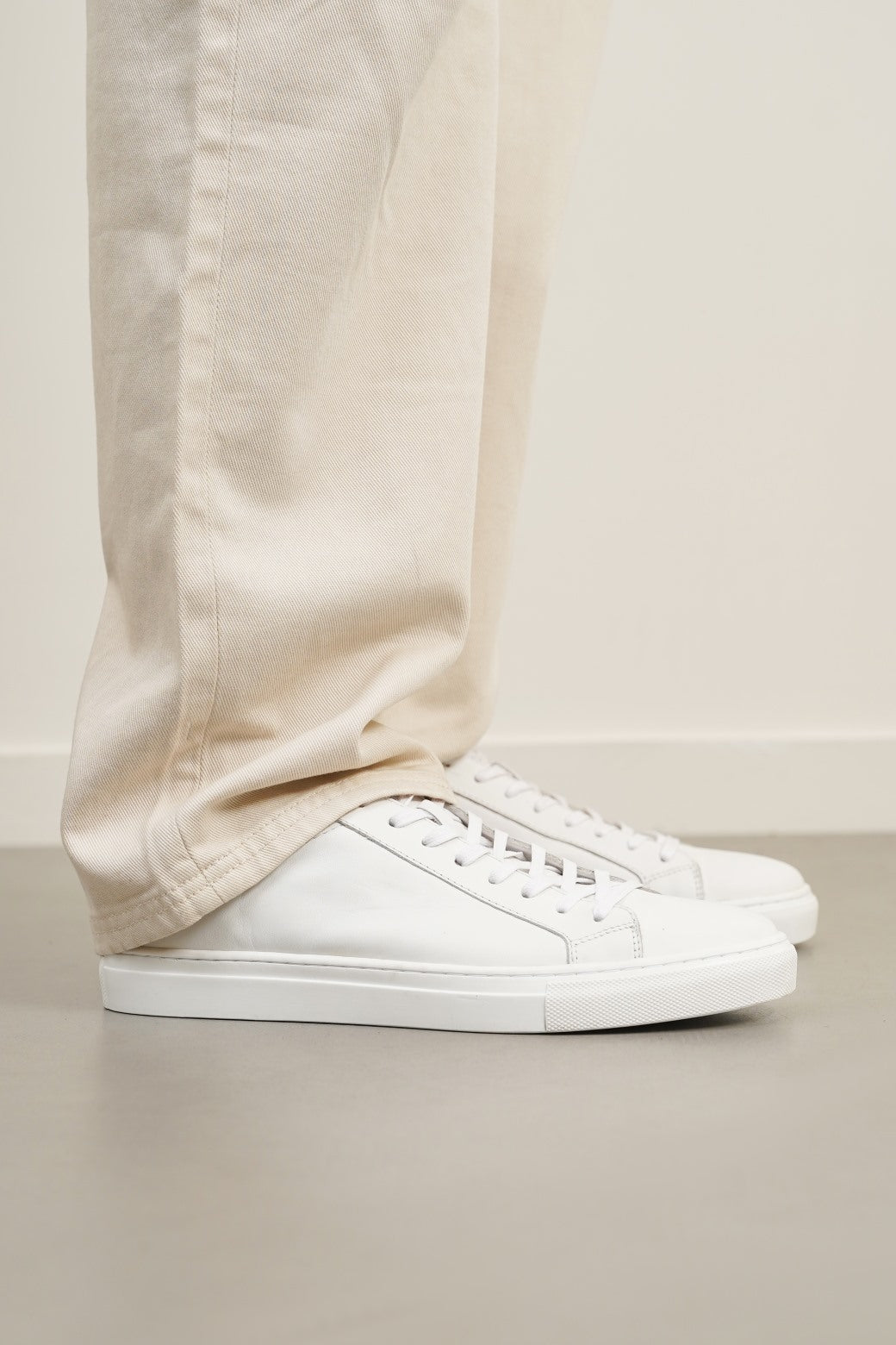 WHITE SLEEK LEATHER SNEAKERS