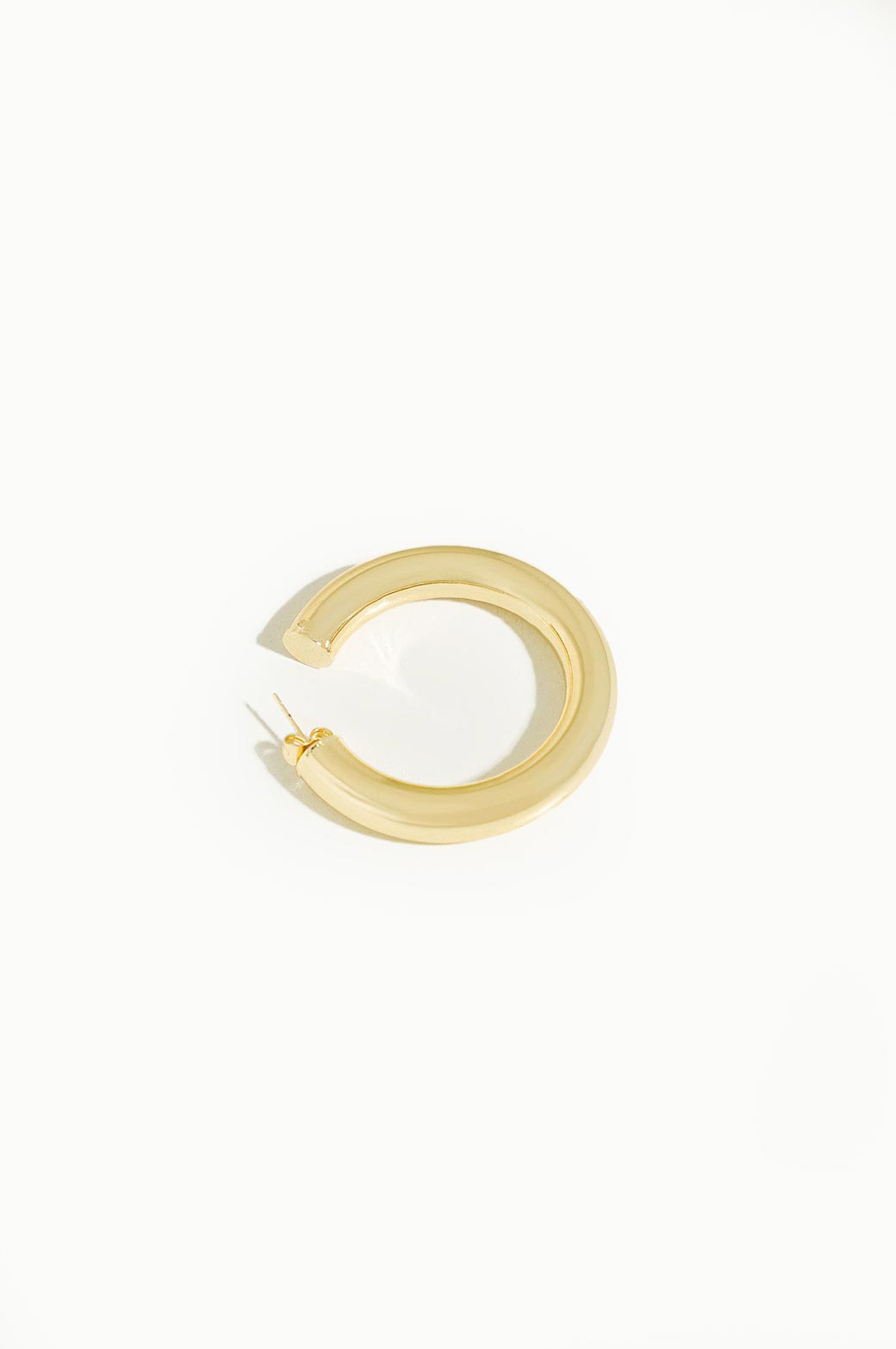 GOLD ROUND TUBE EARING