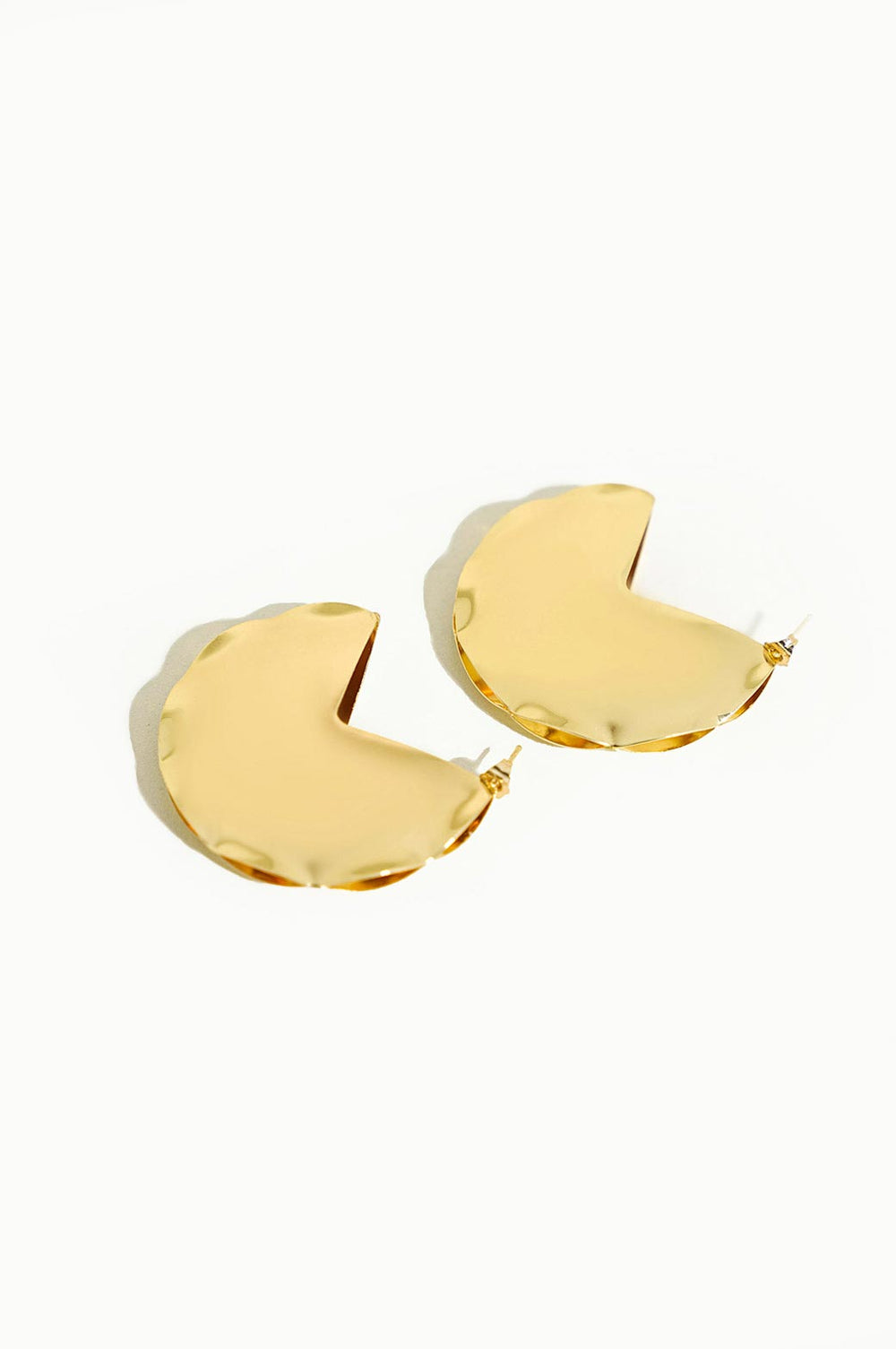 GOLD WAVE DROP EARRING