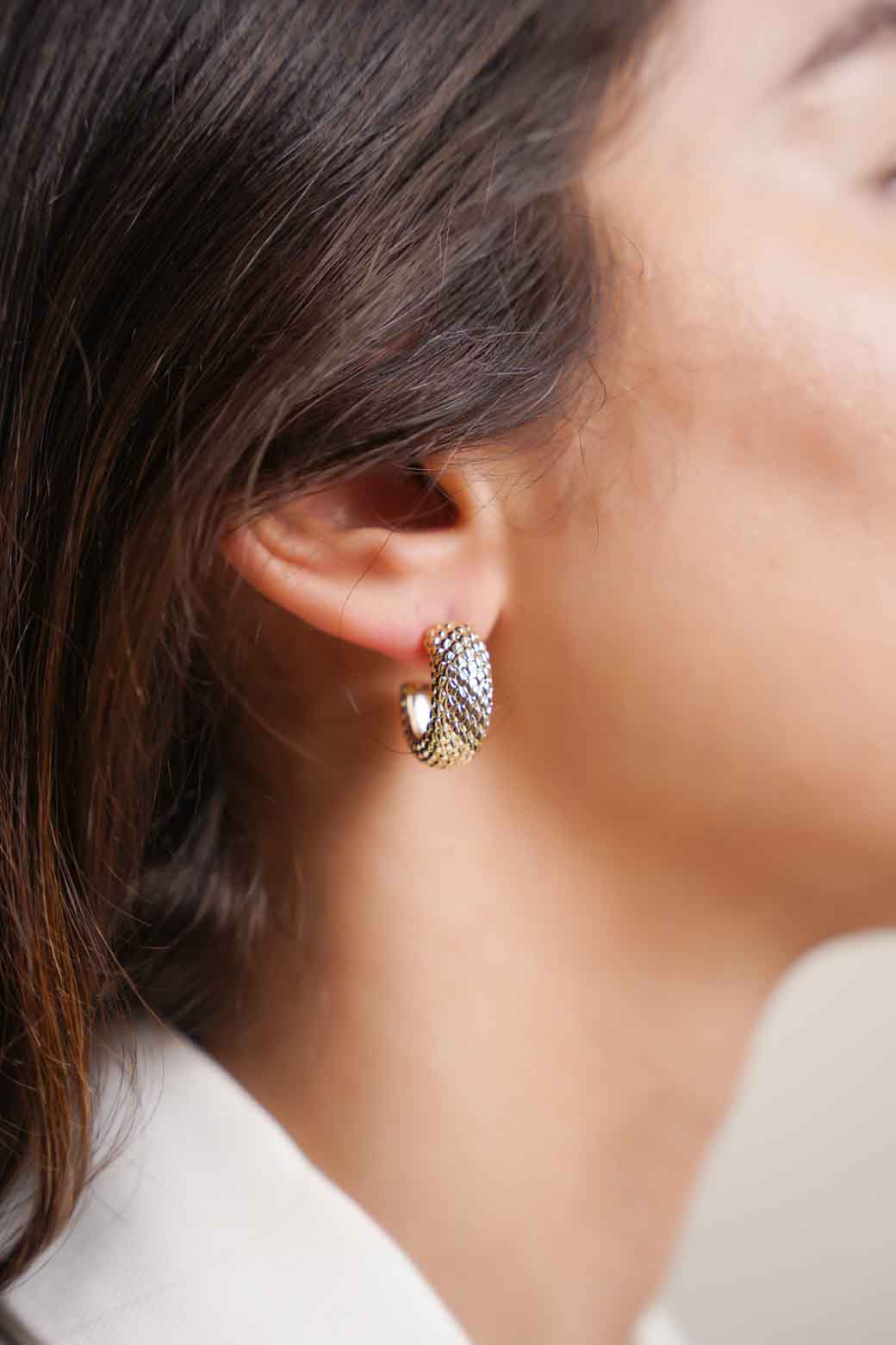 GOLD TEXTURED MINI HOOP