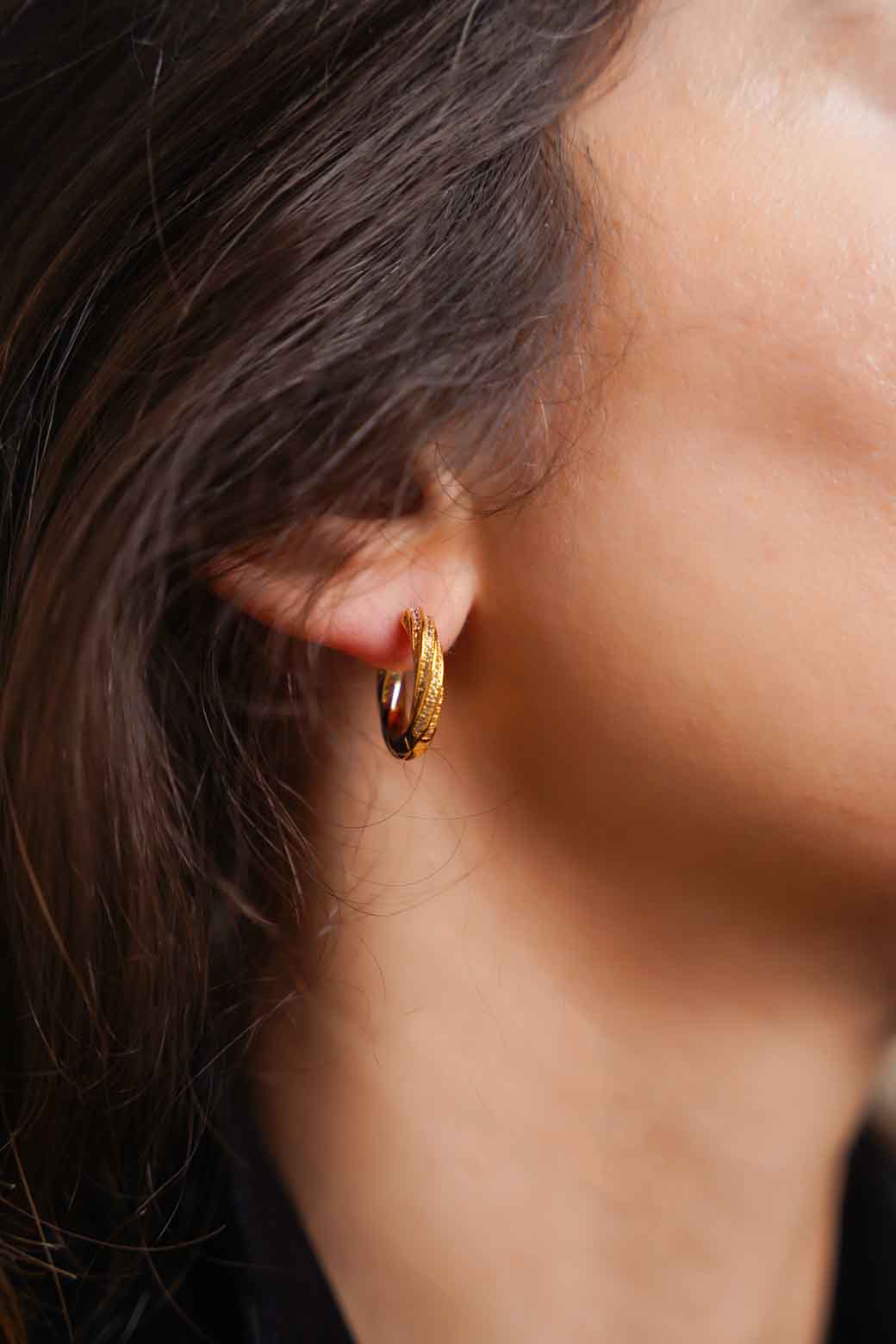 GOLD MINIMILIST HOOP