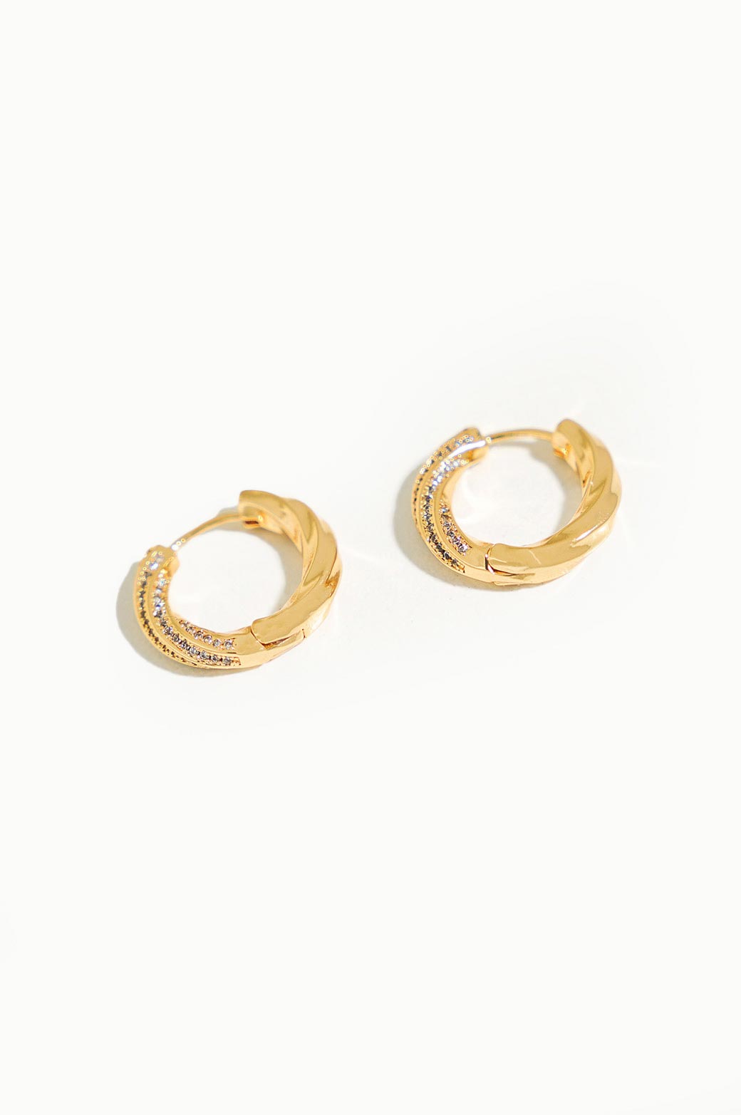 GOLD MINIMILIST HOOP