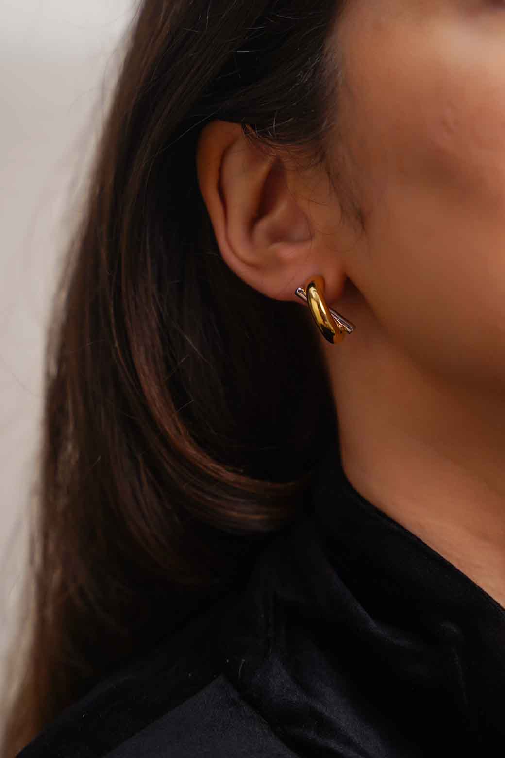 GOLD METALLIC EARRING