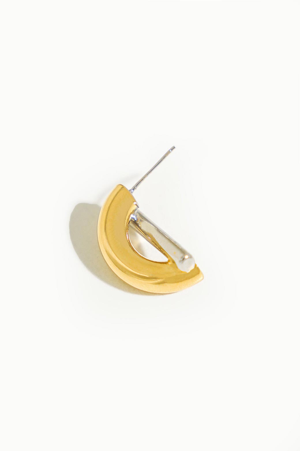 GOLD METALLIC EARRING