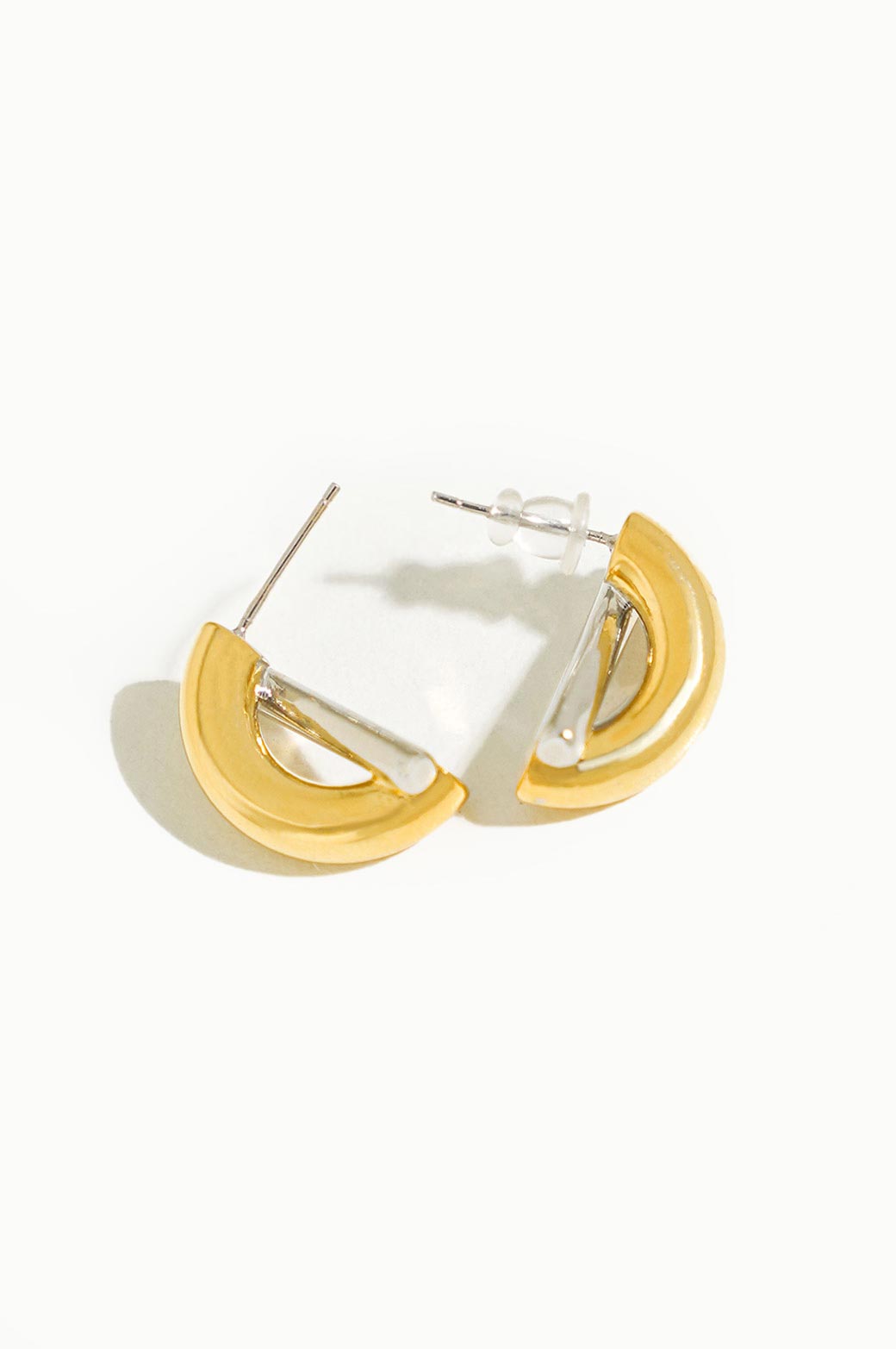 GOLD METALLIC EARRING