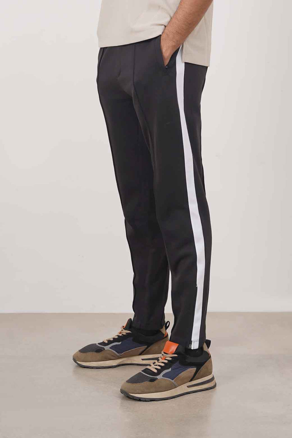 BLACK TROUSER WITH SIDE PANEL