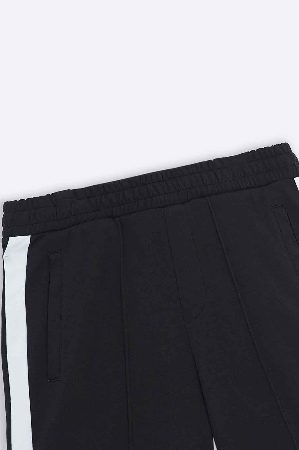 BLACK SHORTS WITH SIDE PANEL