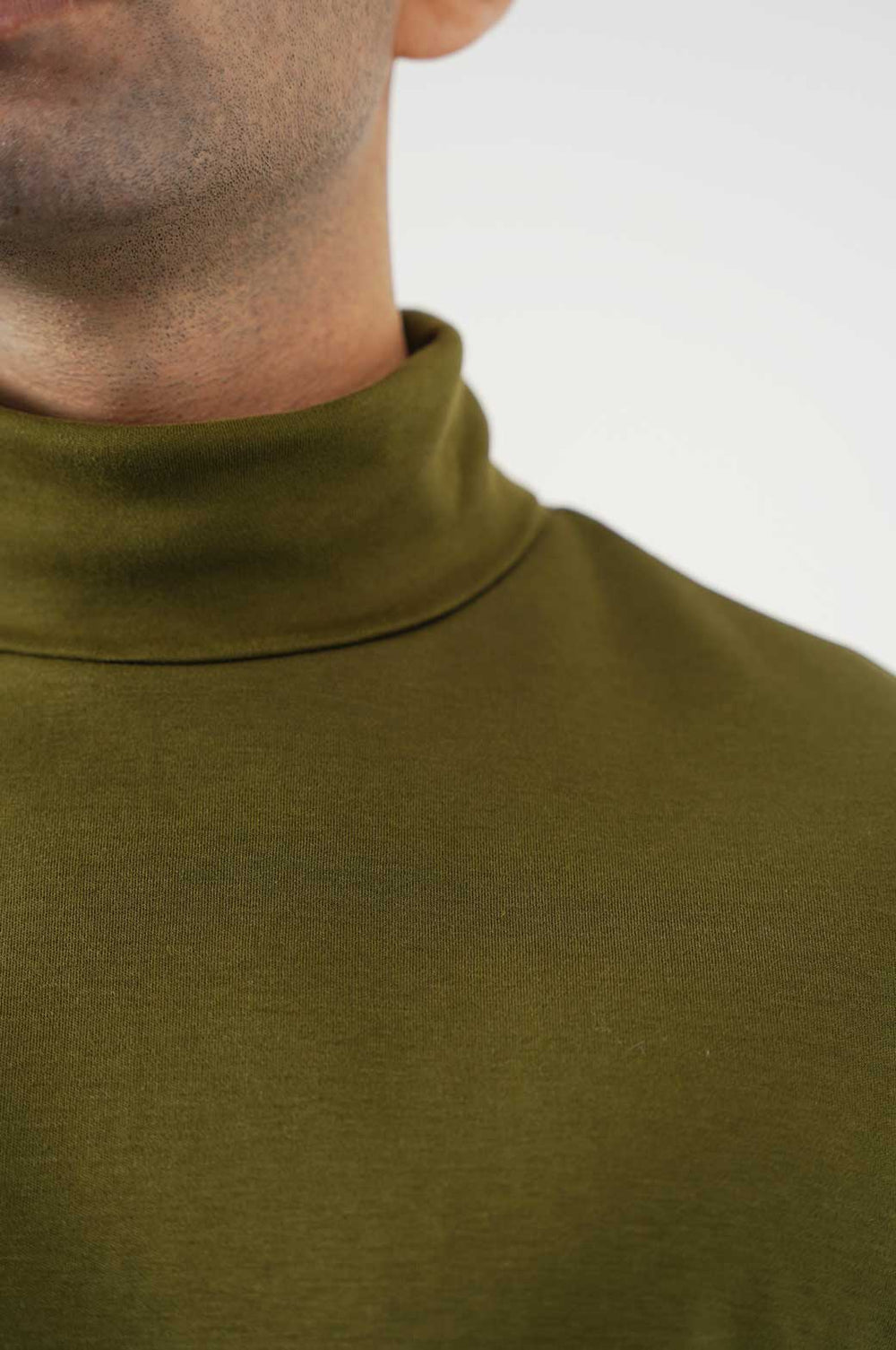 OLIVE HIGH NECK SWEATSHIRT