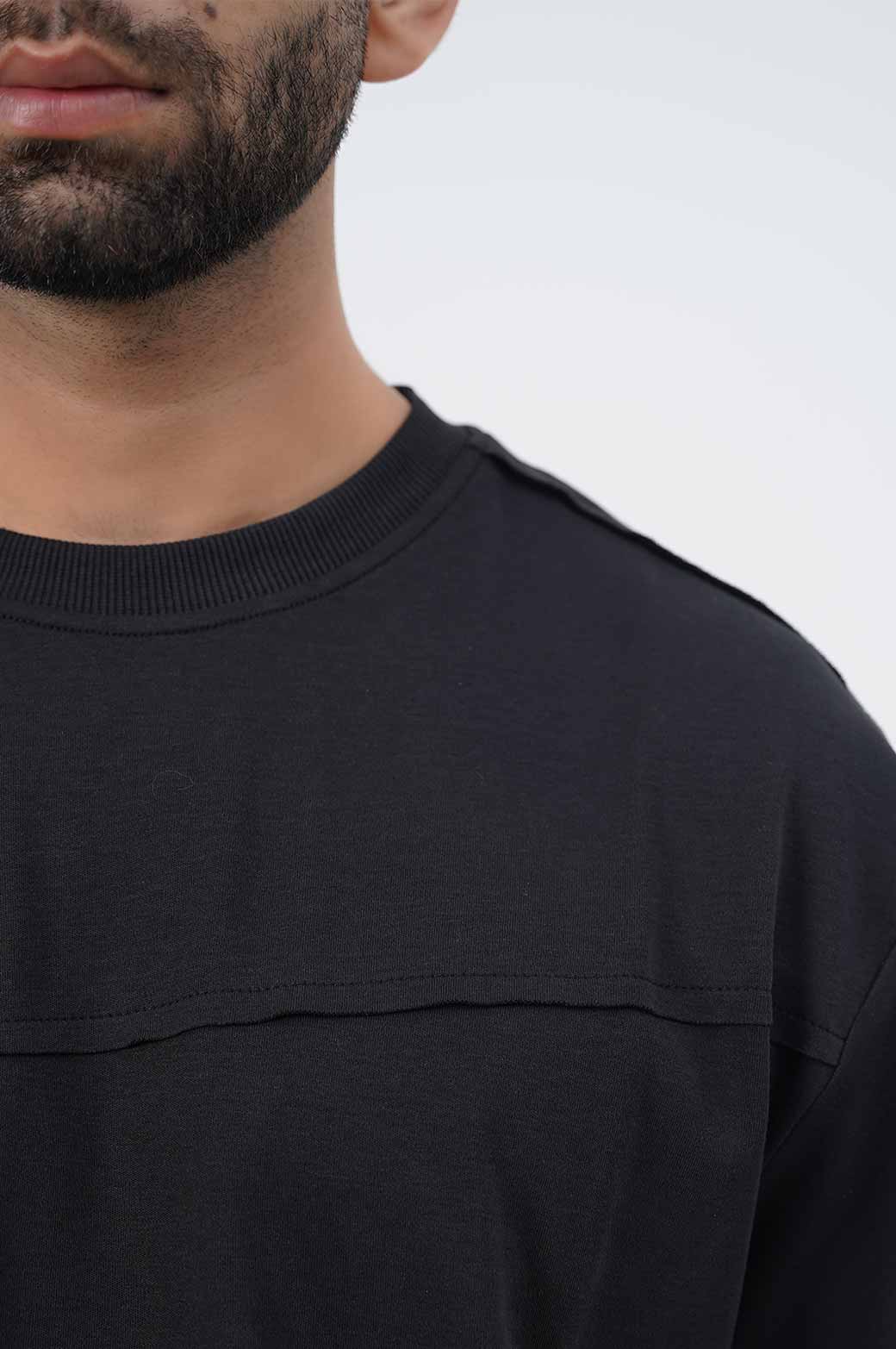 BLACK OVERSIZED T-SHIRT