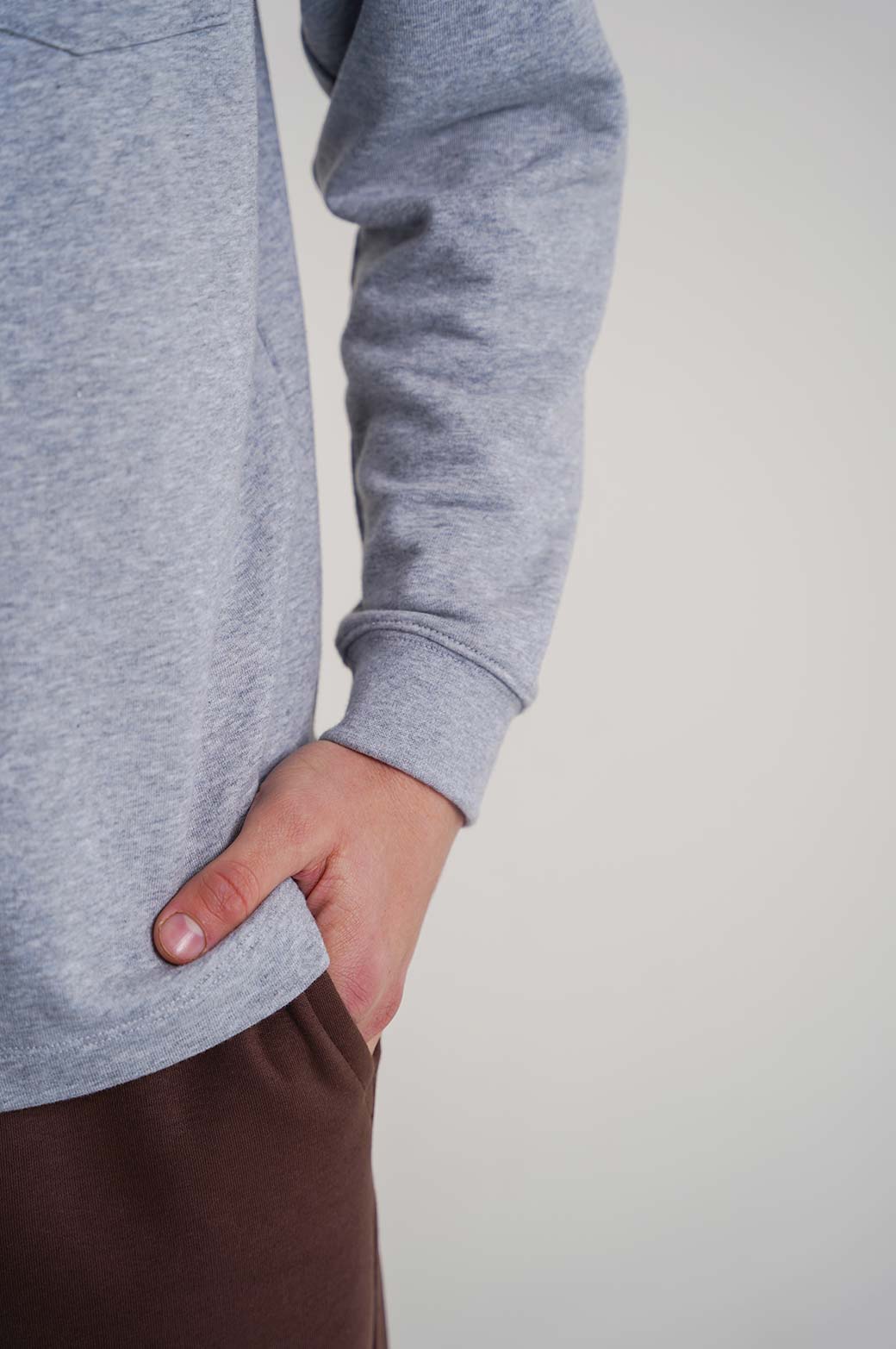 HEATHER GREY CREW WITH POCKET