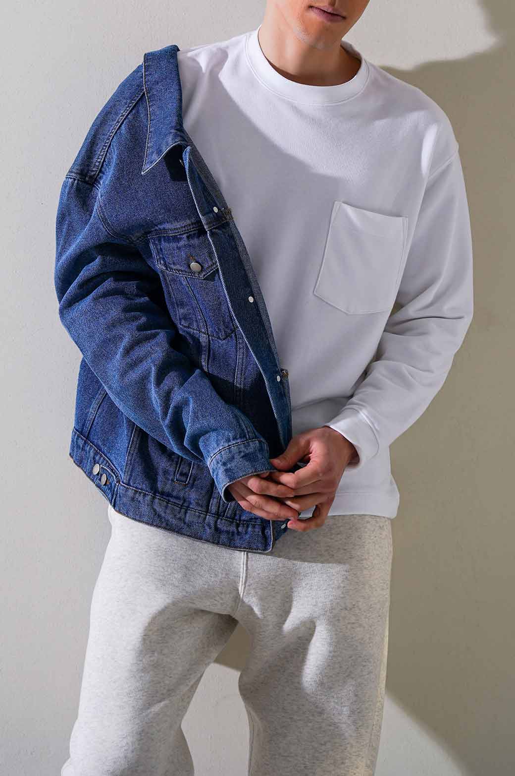 WHITE CREW WITH POCKET