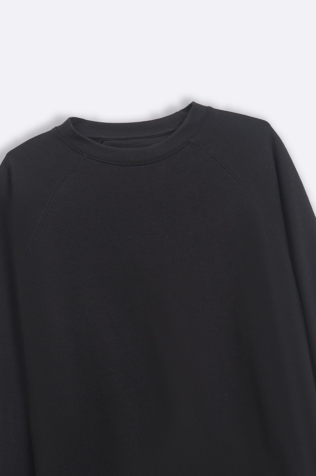 BLACK EVERYDAY RAGLAN SWEATSHIRT