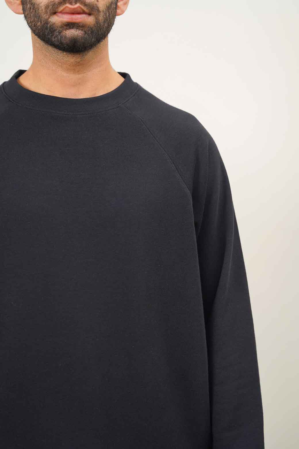 BLACK EVERYDAY RAGLAN SWEATSHIRT