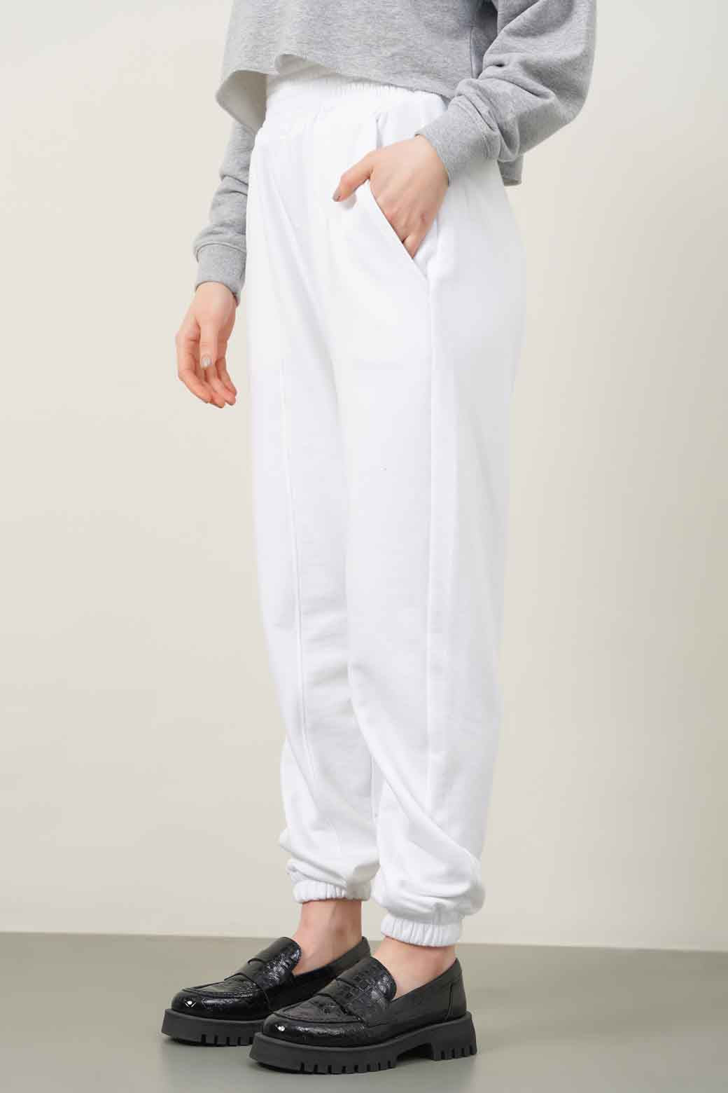 WHITE TROUSER WITH ELASTICATED HEM