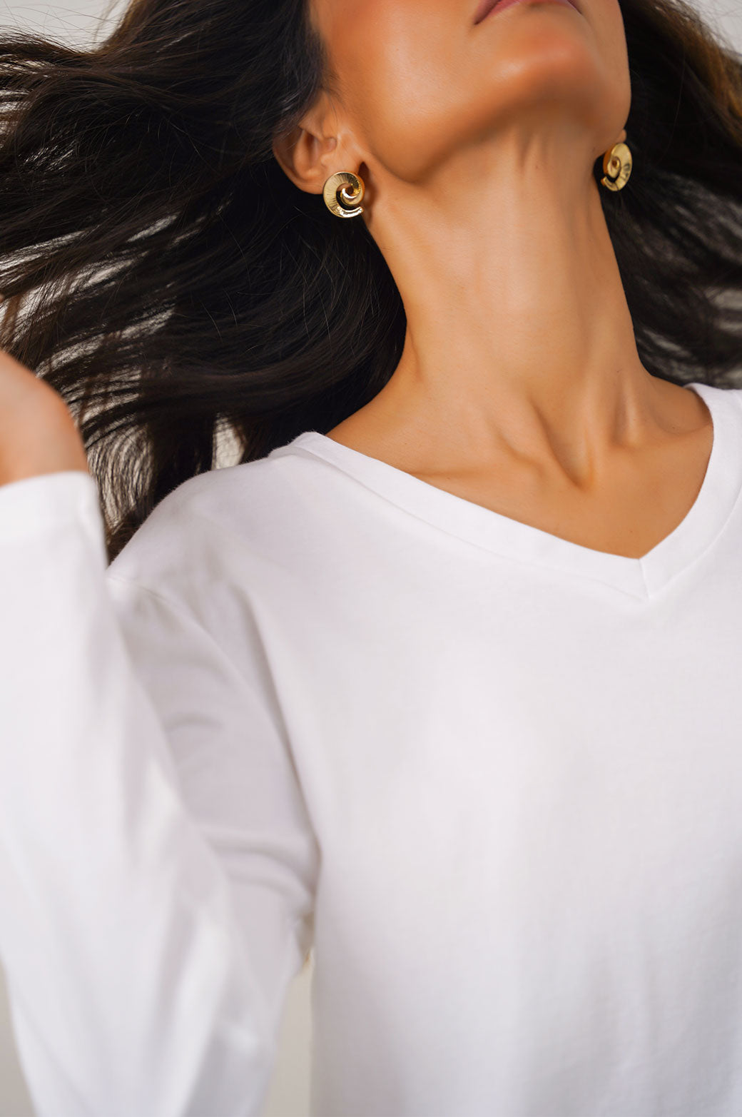 WHITE CASUAL V-NECK T-SHIRT