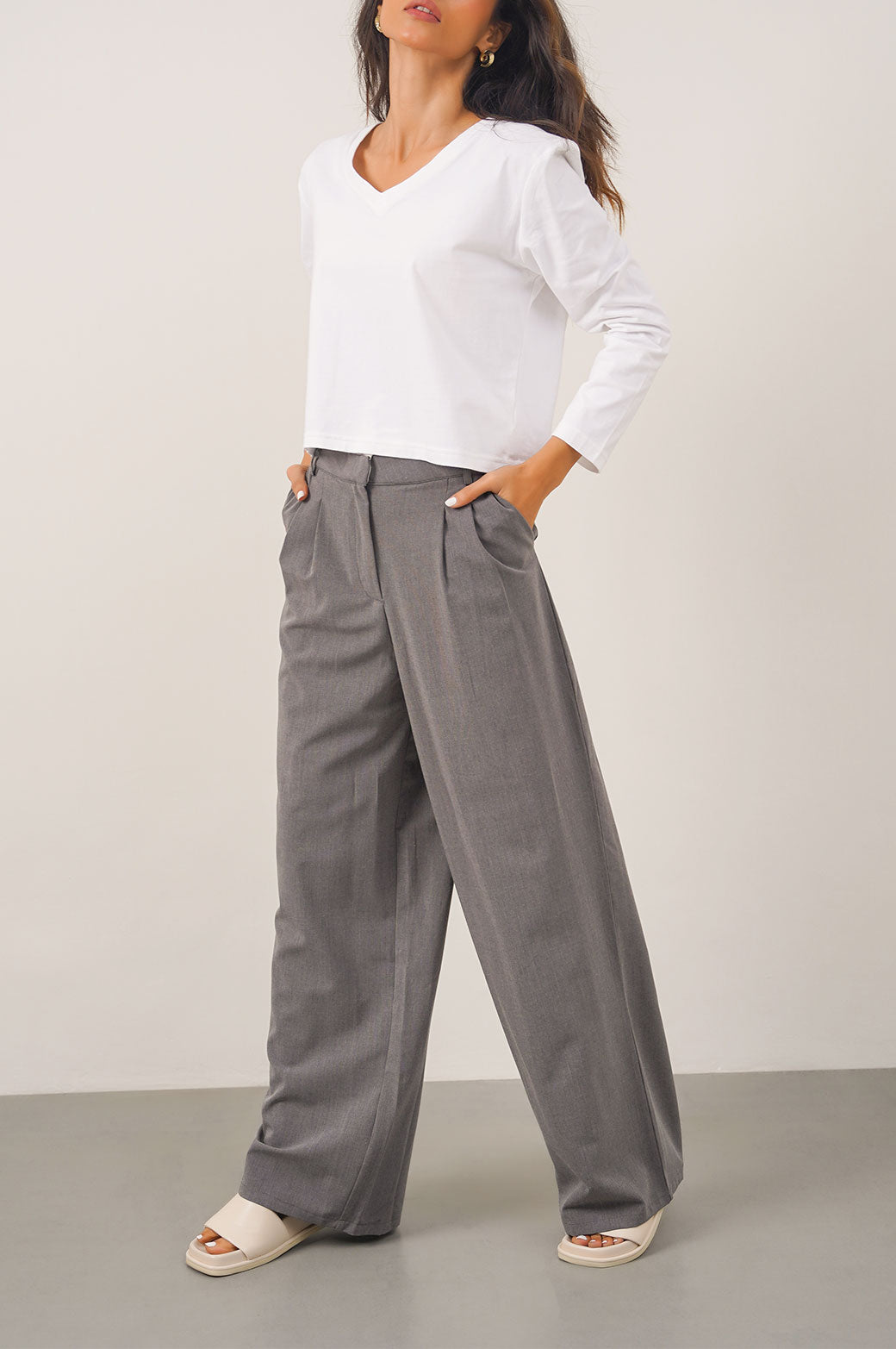 WHITE CASUAL V-NECK T-SHIRT