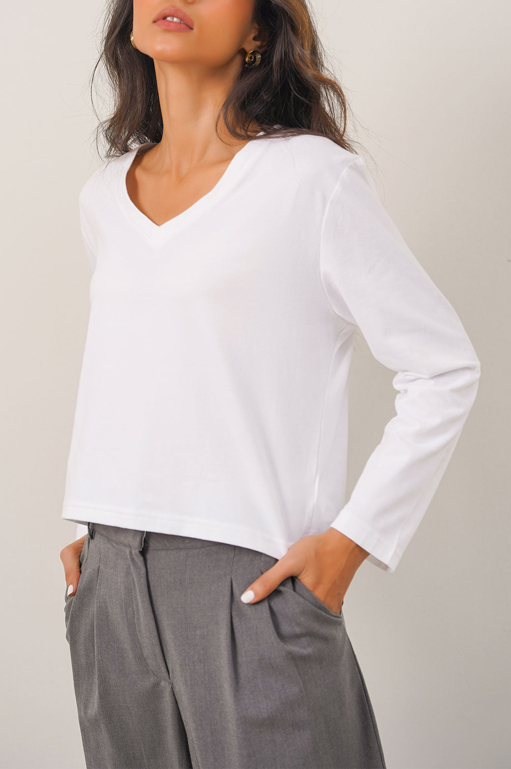 WHITE CASUAL V-NECK T-SHIRT