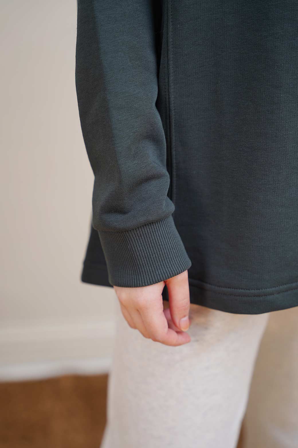 DARK GREEN BASIC SWEATSHIRT