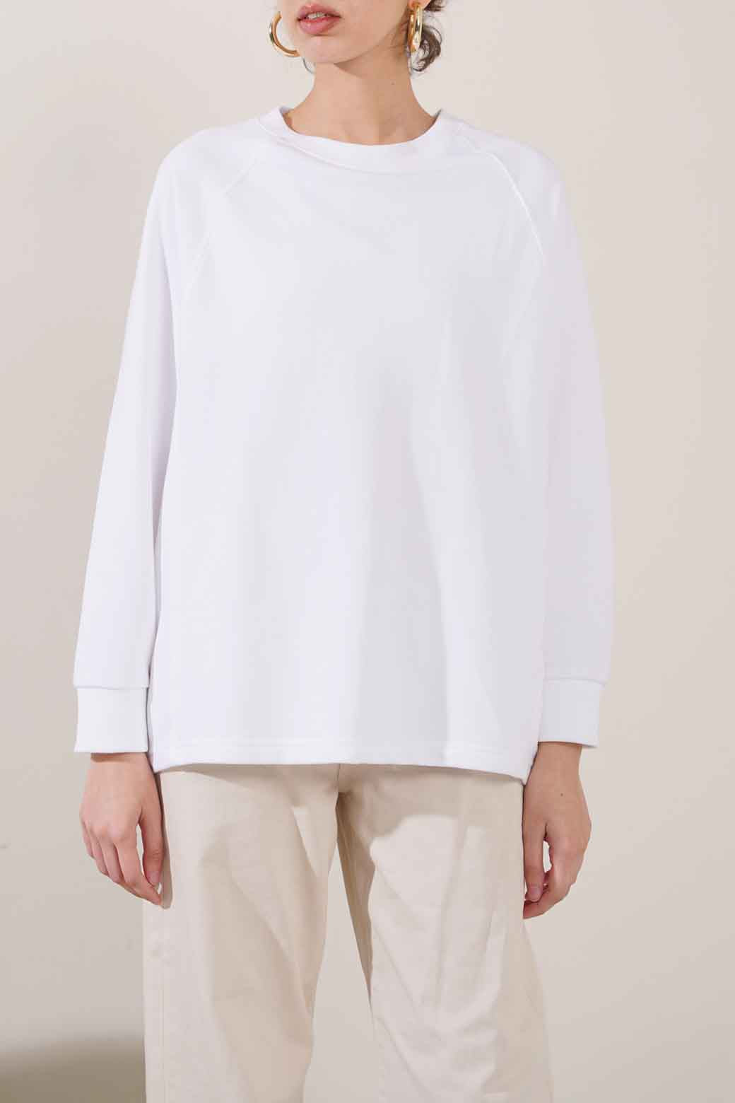 WHITE BASIC SWEATSHIRT