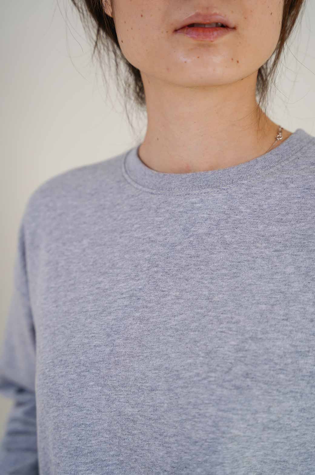 HEATHER GREY BASIC CROPPED SWEATSHIRT