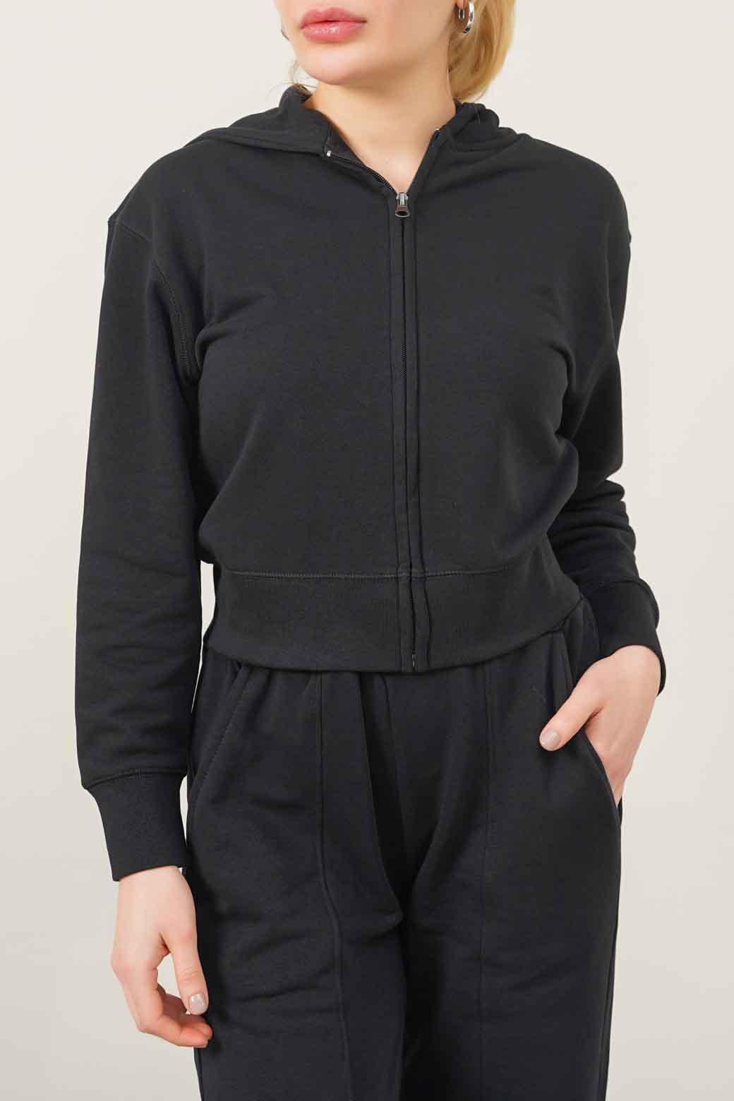 BLACK CROPPED ZIPPER HOODIE